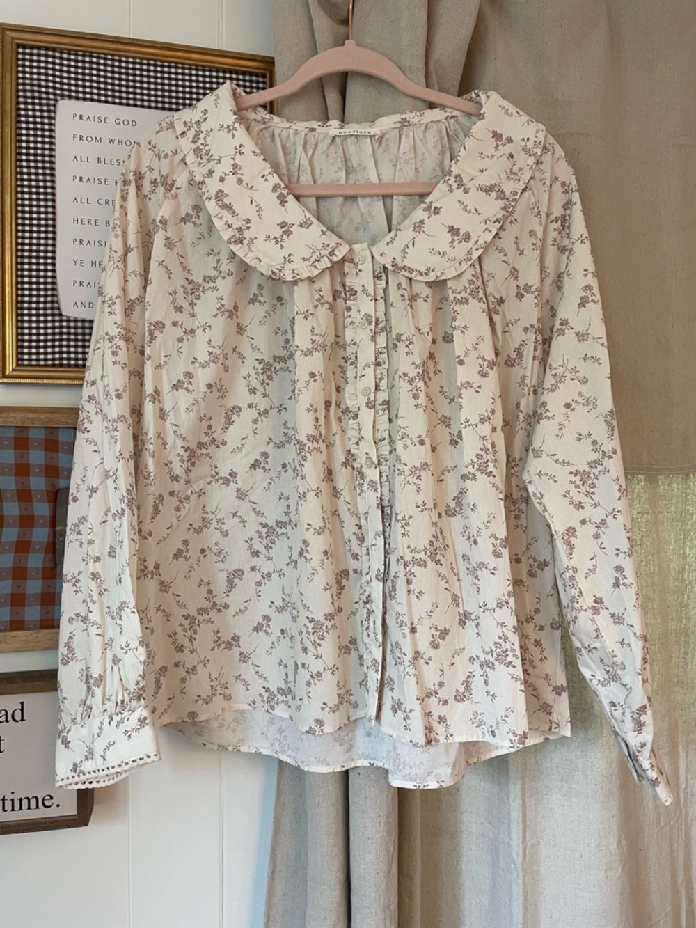 Neuflora - Vintage-Inspired Cream Floral Button-Up Blouse with Peter Pan Collar